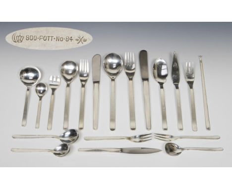 Großes Design-Tafelbesteck. Carl Hugo Pott, Solingen.             800er Silber. Länge: 14-25,5 cm. 11.925 Gramm (ohne Messer 