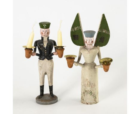 Paar frühe Leuchterfiguren mit Brotteigarmen, Erzgebirge. Wohl Anfang 20. Jh. Seiffener Winkel, Erzgebirge.Holz, farbig gefas