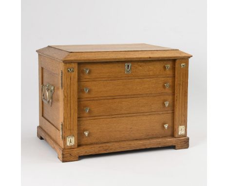 Großer Jugendstil-Besteckkasten. Um 1900.                     BEHRENS,             Peter (zugeschrieben) (1868 Hamburg - 1940