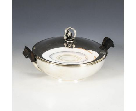 Dänische Art-déco-Deckelschüssel. K.C. Hermann, Kopenhagen. Vollständige Punzierung. 1946.             H 14,5 cm, Ø 20,5 cm. 