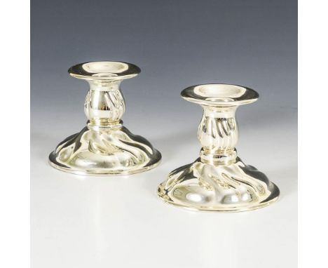 2 silberne Kerzenleuchter. Dresdner Silberschmiede. Halbmond/Krone/800/Firmenzeichen gepunzt. Ab 1974.             Silber. H 