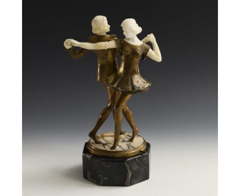                     SCHRIMPF,     Jugendstil-TänzerpaarBronze, Alabaster, helle Marmor-Plinthe auf schwarzem Marmor-Sockel. B