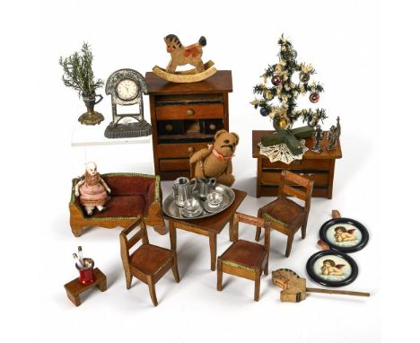 Konvolut Möbel und Zubehör für die Puppenstube.                         9 Möbelchen aus dunklem Holz: Schrank, Sofa, Tisch, 4