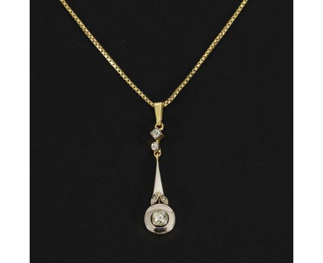 Art-déco-Anhänger mit Altschliff-Brillant und Altschliffdiamanten an Kette.             Gelbgold 585 gestempelt, Kette 333 ge