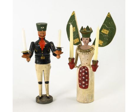2 Leuchterfiguren, Erzgebirge. Ungemarkt. Anfang 20. Jh.Holz, farbig gefasst. Leuchter-Engel mit Brotteigarmen, Krone und grü