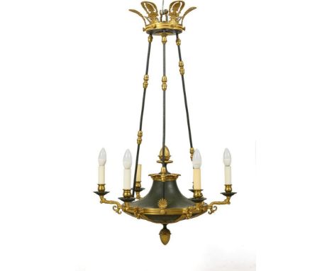 Dekorative Deckenlampe im Empire-Stil. 20. Jh.             Bronze/Messing, teils dunkelgrün lackiert, Schraubfassungen. H 104