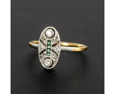 Art-déco-Ring mit Smaragden und Altschliff-Diamanten.             Gelbgold 585 geprüft. Ringgröße 54. 2,2 g.             Mill