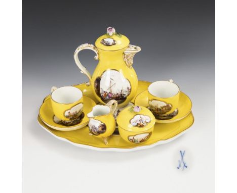 Dejeuner mit Kauffahrteimalerei. Meissen. Knaufschwerter, ab 1850-1924, ausgeschliffener Schleifstrich, die Tassen mit imitie