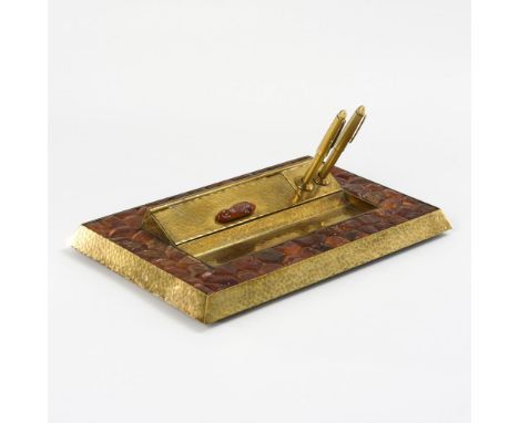 Art-déco-Schreibzeug mit Bernstein, 2 Stifte als Zugabe. Fischlandschmuck Walter Kramer. Unter dem Deckel gemarkt. 1930/40er 
