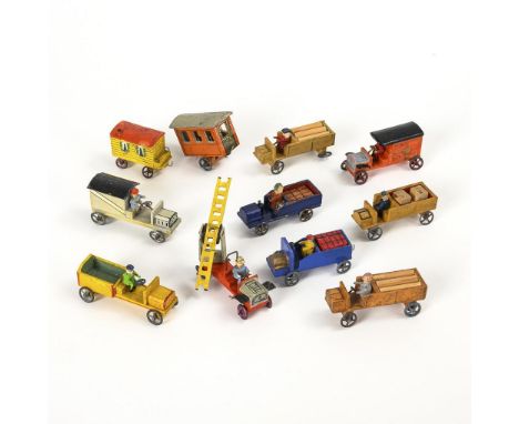 Konvolut 9 Miniatur-Fahrzeuge + 2 Anhänger. Erzgebirge. 1x "Germany", 1x "DRGM" gemarkt.Holz, farbig bemalt, meist mit Zinnrä