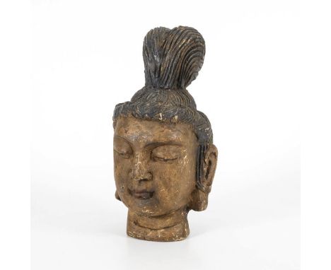 Großer alter, geschnitzter Buddhakopf. China.             Leichtes Holz mit Farbfassung. H 47 cm.             Gesicht mit ges