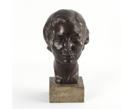                     MATTHAEI-MITSCHERLICH,             Frieda(1880 Berlin - 1970 Mexiko City)    Porträtkopf einer FrauMetall