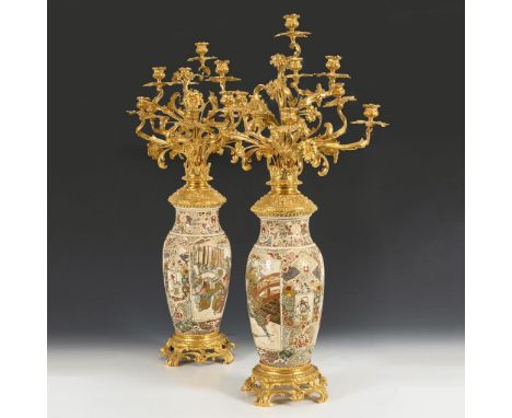 Paar neunflammige Kandelaber. China/Frankreich.             Porzellan, Bronze. H 88 cm. Zusammen 17 kg.             Satsumava