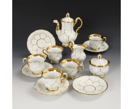 Kaffeeservice "B-Form". Meissen. Knaufschwerter, ab 1850-1924, 1. Wahl.             Weiß mit Goldstaffage.             13 Tei