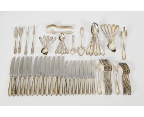 Versilbertes Besteck in originalem Kasten. Württembergische Metallwaren-Fabrik AG. Alpacca/Straußenmarke/WMF/90 gestempelt. U
