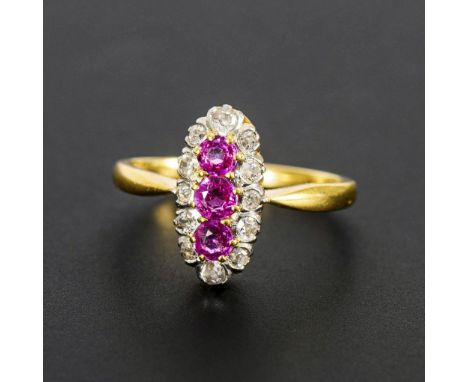 Art-déco-Ring mit Rubinen und Altschliff-Diamanten.             Gelbgold 750 gestempelt. Ringgröße 54. 3,1 g.             3 R