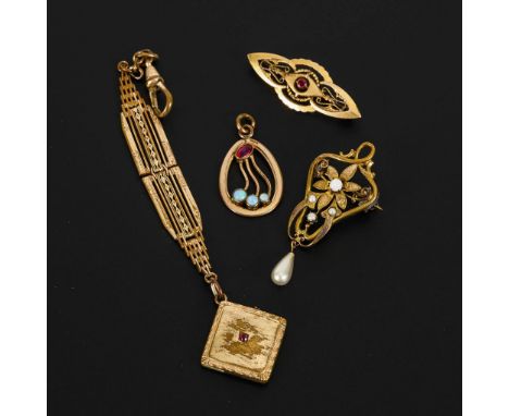 4 Jugendstil-Schmuckstücke um 1900.             Tombak. Châtelaine L 15,5 cm. Broschen 5 x 2/4 x 1,5/2,5 x 1,8 cm. 11,5/3,8/3