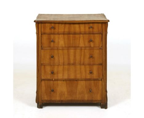 Spätbiedermeier-Hochkommode. Mitte 19. Jh.             Kirschbaum, furniert. 95 x 79 x 50 cm.             Chiffoniere mit 5 g