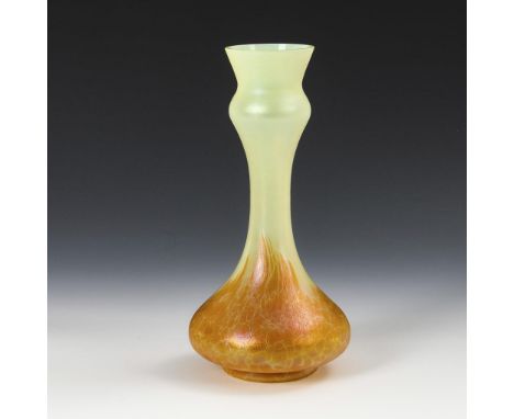 Jugendstil-Vase. Poschinger. Glashüttenwerke Buchenau, Ferdinand von Poschinger, um 1900.             Farbloses Glas mit gelb
