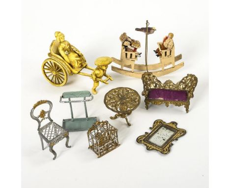 Konvolut 8 Teile für die Puppenstube.             H 3 – 8 cm.             5 Teile aus Zinn: Sofa, Stuhl, Tischchen, Schirmstä