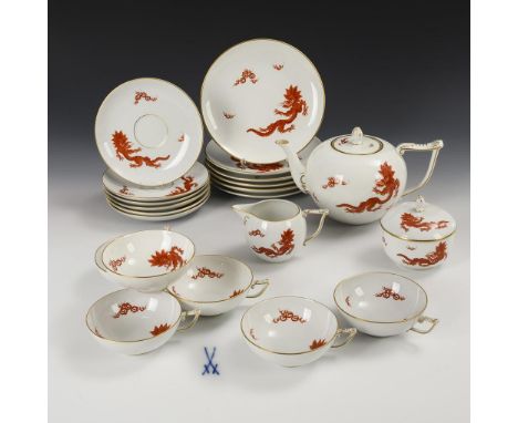 Teeservice mit Drachenmalerei. Meissen. Schwertermarke, 2. H. 20. Jh., 2 Schleifstriche.             Gemaltes Dekor "Mingdrac