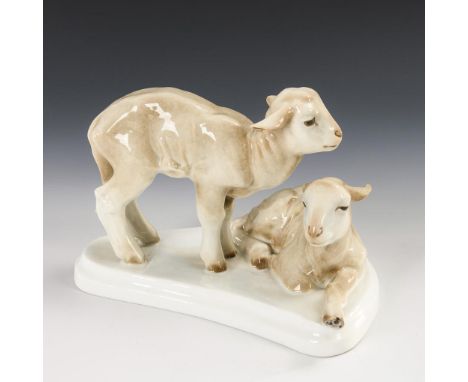 Lämmergruppe. Rosenthal. Marke Kunstabteilung Stammwerk Selb, um 1920, mit Schleifstrich. Bezeichnet. Modell-Nr.: K 670. Entw