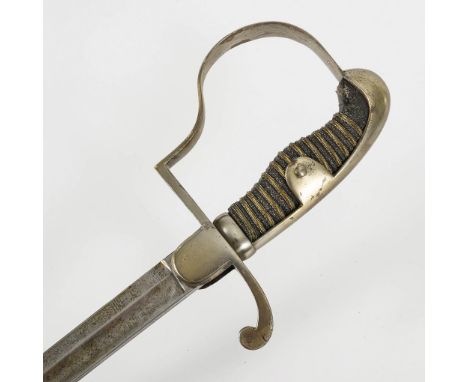 Leichter Säbel mit Scheide.             Gesamt L 102 cm.             Wenig gekrümmte, einschneidige Klinge mit Ätzmuster. Eis