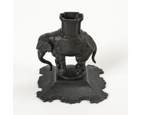             Elefantenstatuette als ZündholzhalterEisenguss geschwärzt. H 7 cm. 171 g.             Fidibushalter in Form eines