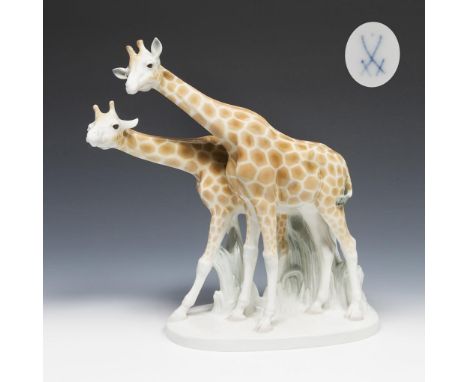 Seltene große Jugendstil-Tierfigurengruppe: Zwei Giraffen. Meissen. 1907-1923. Modell-Nr. X 162. Modell von.                 