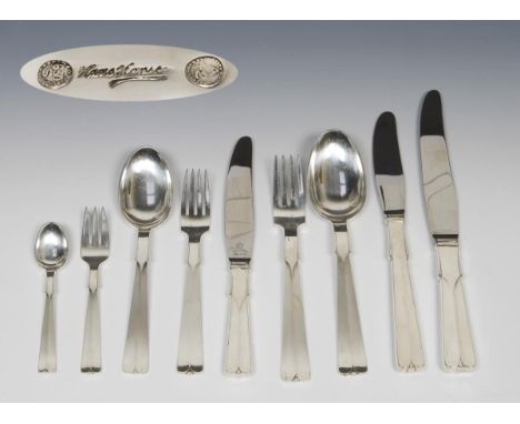 Großes Art déco-Tafelbesteck. Hans Hansen, Kopenhagen.             925er und 830er Silber. Länge: 11,5-22,5 cmm. 5180 Gramm (