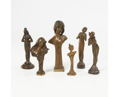 6 Jugendstil-Petschafte.             Bronze, Kupfer bzw. Metallguss, je patiniert bzw. bronzefarben gefasst, Typare teils auf