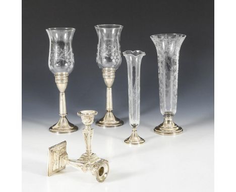 Konvolut 6 Teile Silber und Glas. Alle gestempelt, darunter 4x USA. 20. Jh.             4x Sterlingsilber, 2x Plated. H 15 - 