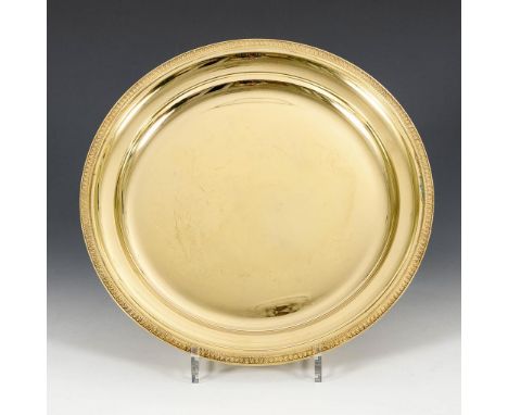 Großer vergoldeter Platzteller. Ricci & C., Alessandria. Beschauzeichen/Firmenzeichen R & C/800 gepunzt. 1944-1968. Italien.S