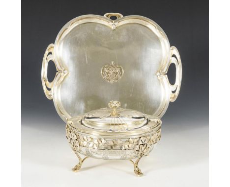Hochwertige französische Jugendstil-Terrine auf Tablett. Alphonse Debain, Paris. Minervakopf/Meisterzeichen AD gepunzt. Vor 1