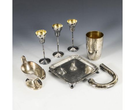 Konvolut 7 Teile Silber. Alle gepunzt. 1. Hälfte 20. Jh.             H 2 - 11 cm. Zusammen 815 g.             Preis-Becher "H