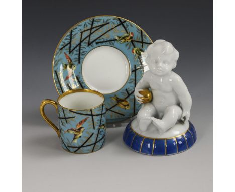 Putto und Tasse mit Vogelmalerei. Fraureuth. Stempelmarke, um 1920.                         1x "Knabe mit Ball", Entwurf von 