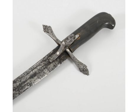 Säbel mit Schör.             L 83 cm.             Stark gekrümmte, einschneidige Klinge mit Schör und flachem Hohlschliff. Gr
