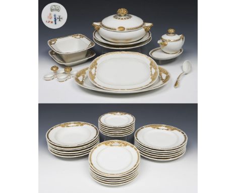 Großes Jugendstil-Speiseservice. KPM Berlin. 1914-1918. Modell von.                     SCHMUZ-BAUDISS,             Theo    B