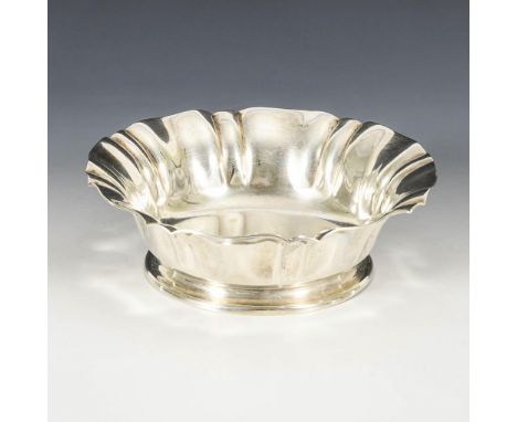 Runde Silberschale. 800/Firmenstempel AB Co gepunzt. 20. Jh.             H 7 cm, Ø 22,5 cm. 349 g.             Art-déco-Schal