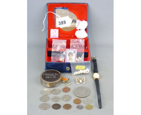 A SMALL PARCEL OF COLLECTABLE COINAGE AND JEWELLERY, a Pulsar lady's wrist watch, a vintage stud box ETC within a small vinta