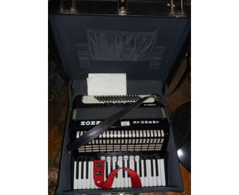 Vintage Hohner Student 80 black accordion in case