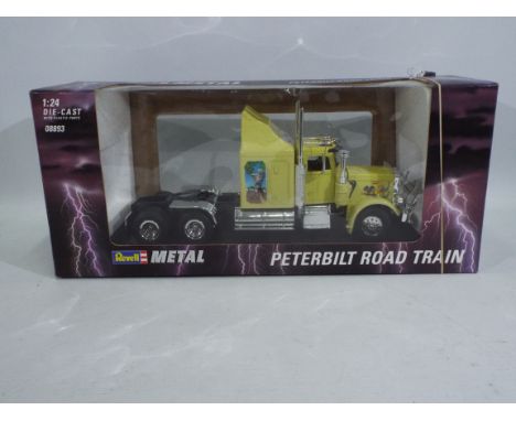 Revell - A boxed #08893 1:24 scale Revell  die-cast truck - The Peterbilt 359 truck appears in excellent condition. (This doe