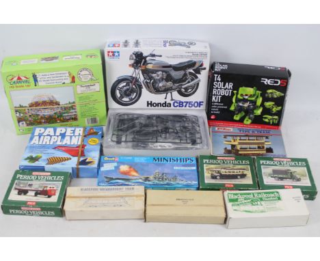 J.R. Hadfield - Tamiya - Model Scene - Revell - IHC - 12 x boxed model kits including Honda CB750F in 1/12 scale # 14006, Bla