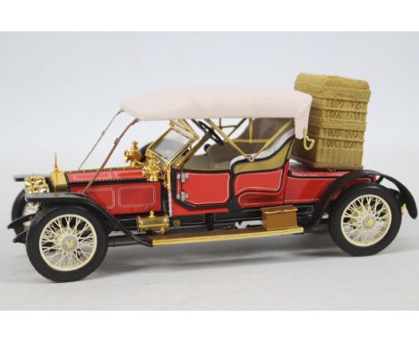 Franklin Mint - A 1:24 scale 1910 Rolls Royce Balloon Roadster by Franklin Mint. The Model appears to be in excellent conditi