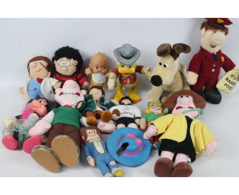 Disney - Aardman - Anne Wilkinson - 11 x soft toys and 2 x Disney figures, includes Wallace, Gromit and Wendolene soft toys, 