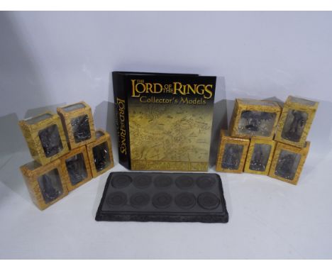 Lord of the Rings - Eaglemoss - New Line Cinema - A Collection of 10 Lord of the Rings hand painted scale replicas (1:29).  A