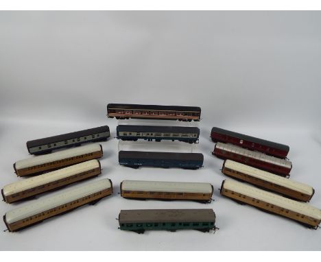 Hornby - Lima - A collection of 13 x unboxed coaches including 6 x wood finish LNER coaches, 1 x Intercity coach and similar.
