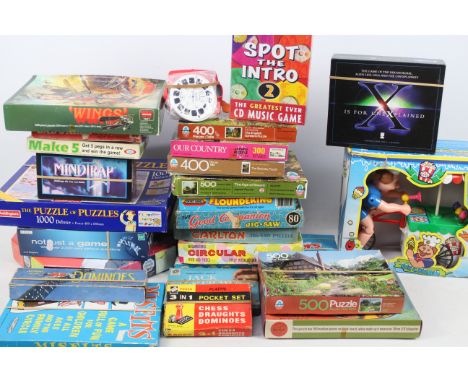 Spears Games - Ideal - Hasbro - A collection of 20 x vintage games, toys and jigsaws including Misfits, Floundering, Mindtrap