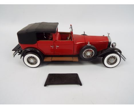 Franklin Mint - A boxed 1:24 scale Franklin Mint 1929 Rolls Royce Phantom / Cabriolet De Ville. The model appears MInt and co