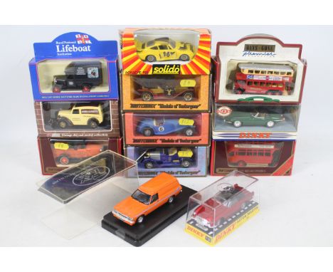 Dinky, Matchbox, Trax, Solido, Trax, Lledo - 12 x boxed and plastic-cased die-cast model vehicles - Lot includes a plastic-ca